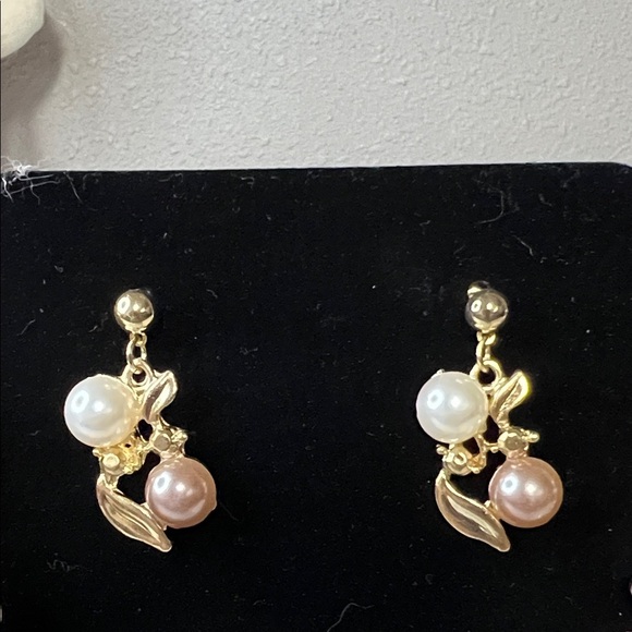 Gold and Pearl Women's Necklace Set - Picture 3 of 6